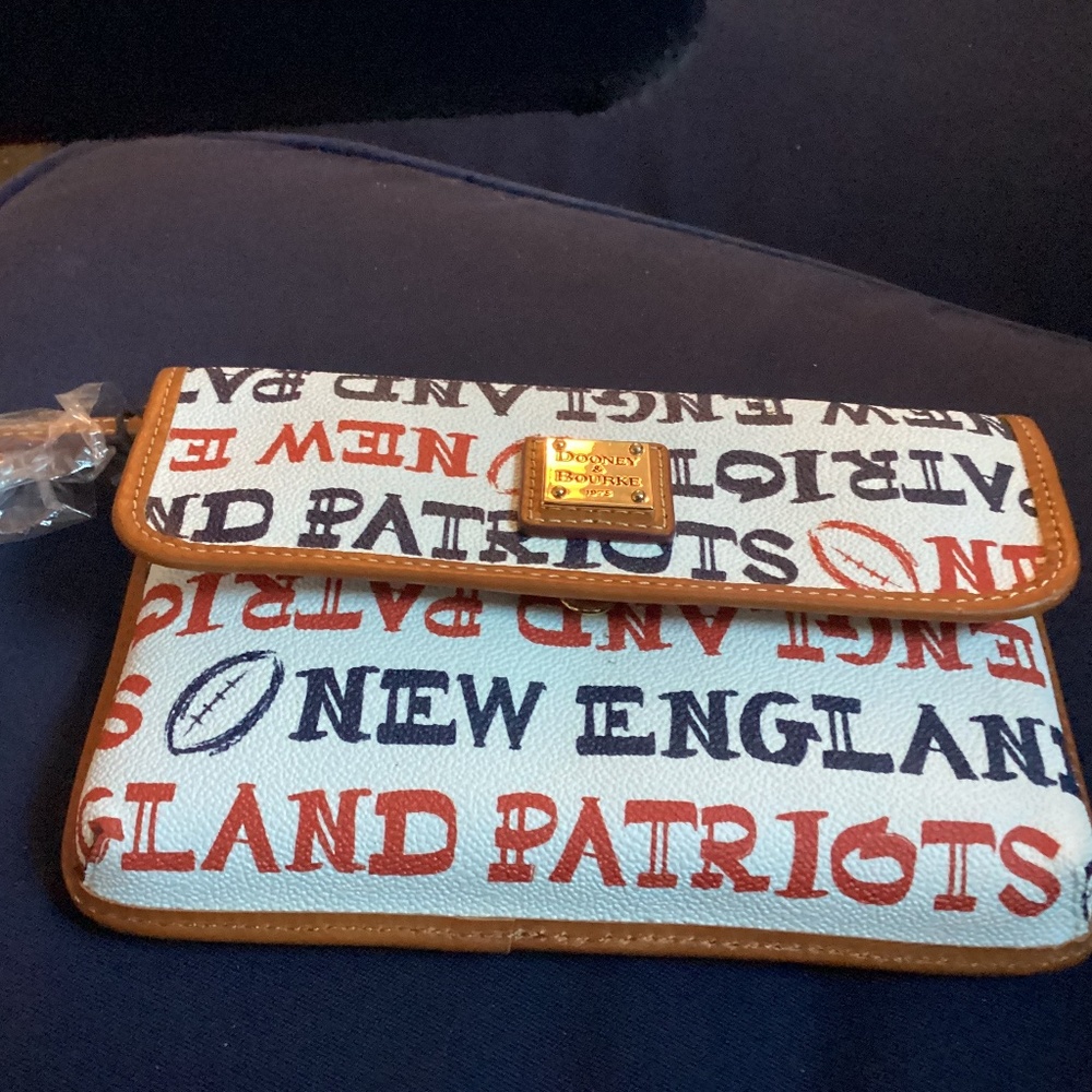 Rooney & Bourke Patriots Wristlet